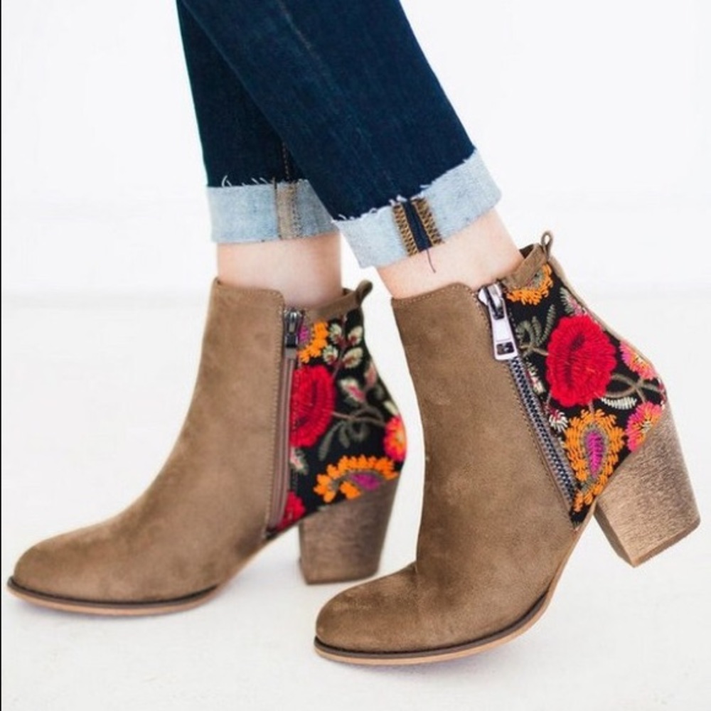 ‘Jaclyn’ Embroidered Booties - Picture 4 of 6